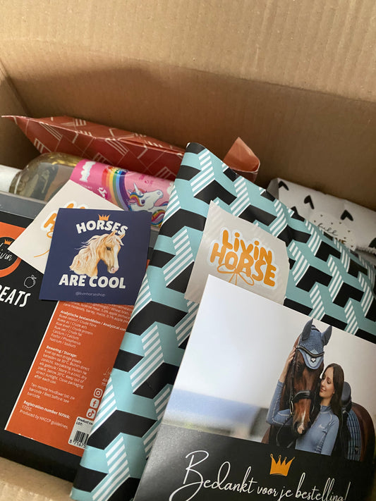 Pak 50% korting met de Too Good To Go Horse Box van Livin Horse Shop! Nieuwe paardenspullen met lichte imperfecties of korte houdbaarheid. Duurzaam & voordelig shoppen!